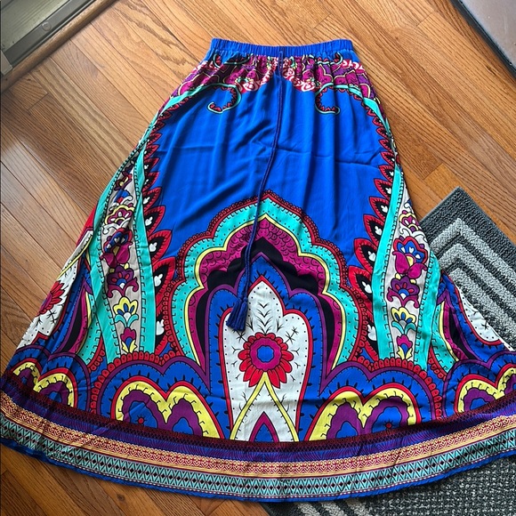 Eye Catching Vibrant, Patterned Maxi Skirt - Picture 7 of 9